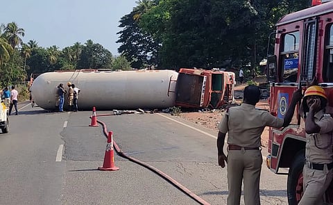 Gas tankar accident at honnavar