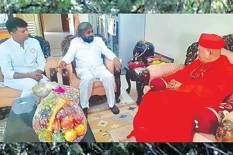 Lie, Congress, Leader, Minister, Ishwar Khandre, Sarcasm,
