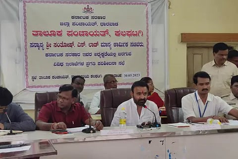 Minister Santosh Lad Talking in KDP Meeting