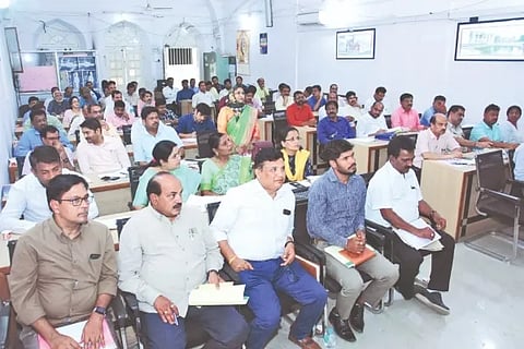 Vijayapur DC office, Mugaru Crop meeting