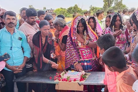 KARMIKARA-DINACHARANE