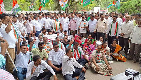 ಕೇಂದ್ರದ ವಿರುದ್ಧ ಹಾಸನದಲ್ಲಿ ಕಾಂಗ್ರೆಸ್ ಬೃಹತ್ ಪ್ರತಿಭಟನೆ