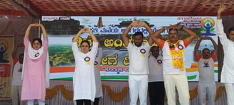 ಜಿಲ್ಲಾ ಕ್ರೀಡಾಂಗಣದಲ್ಲಿ 9ನೇ ಅಂತಾರಾಷ್ಟ್ರೀಯ ಯೋಗ ದಿನಾಚರಣೆ
