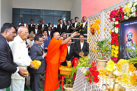 ಮಹನೀಯರ ಸಾಧನೆ ದಾರಿ ದೀಪವಾಗಲಿ: ನ್ಯಾ. ಟಿ.ಎನ್. ಇನವಳ್ಳಿ