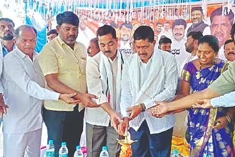 Anaburu, farmer, relief,
