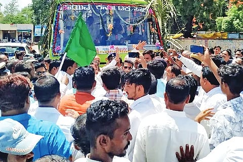 BJP outraged against hand workers
