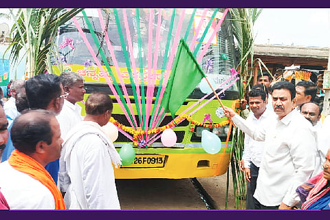 BUS LAKAMAPUR