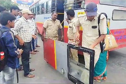 Bus door (1)