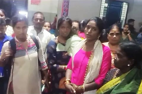 Bus women