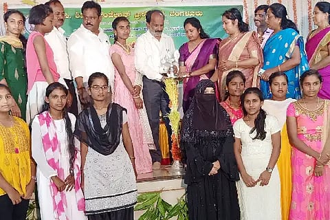 HYR prathibha puraskara
