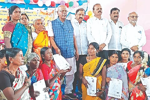 Jagaluru, pradhan mantri avas, hakkupatra,