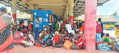laxmeshwar bustand rush