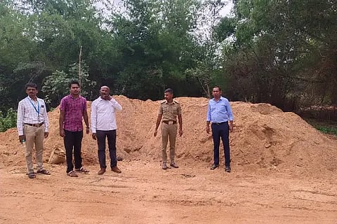 The Officials Sized unauthorized River sand in Joida