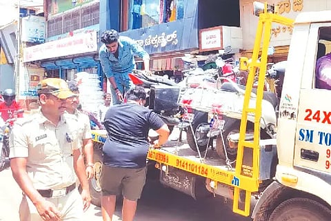Towing vehicle