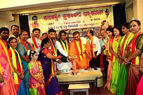 mahila.jpg