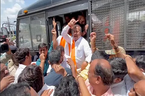 mescom office opp bjp protest