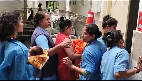 ಜಿಲ್ಲಾ ಆಸ್ಪತ್ರೆಯ ನವಜಾತ ಶಿಶು ಕೇಂದ್ರದಲ್ಲಿ ಎಸಿ ಸ್ಟೆಬಿಲೈಜರ್ ಸ್ಪೋಟ:ತಪ್ಪಿದ ಭಾರಿ ಅನಾಹುತ