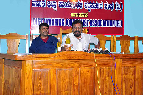 ಕೊಬ್ಬರಿಯಿಂದ ಎಣ್ಣೆ ತಯಾರಿಸಿ ಬೆಳೆಗಾರರಿಗೆ ನೆರವಾಗಿ