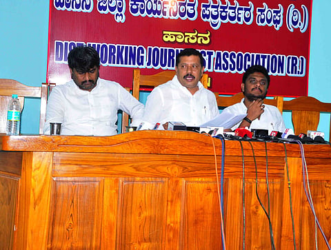 ಬುರುಡೆ ಬಿಡುವುದು ರೇವಣ್ಣನ ಚಾಳಿ; ಮಾಜಿ ಎಂಎಲ್‌ಸಿ ಎಂ.ಎ.ಗೋಪಾಲಸ್ವಾಮಿ ವಾಗ್ದಾಳಿ