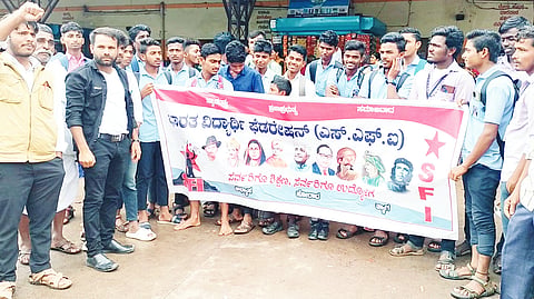 21 GJD - BUS PROTEST