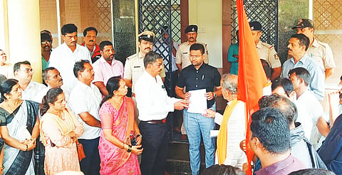 4sirsi1 - protest