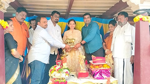 ಯುಪಿಎಸ್‌ಸಿ ತೇರ್ಗಡೆಯಾದ ಊರಿನ ಮೊಮ್ಮಗಳಿಗೆ ಸನ್ಮಾನ