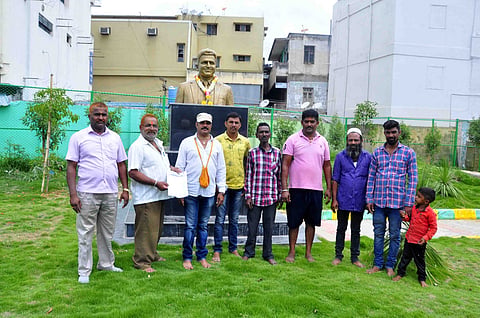 ಪುನೀತ್ ರಾಜಕುಮಾರ್ ಪ್ರತಿಮೆ ಮುಂದೆ ಬ್ಯಾನರ್‌ಗಳು: ಆಕ್ರೋಶ