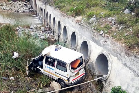 Ambulance (2)