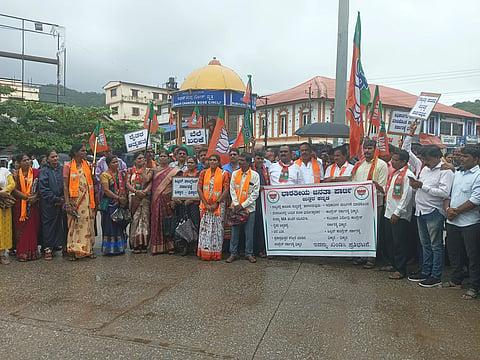 BJP leaders strike against congress government