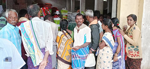 Bagepalliyalli Uriya Gobbarakkagi Annadatara paradata