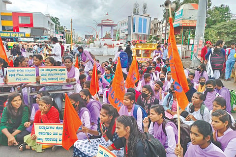 Clash between police and ABVP workers