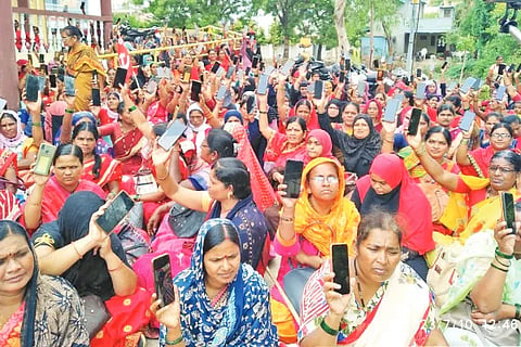 Demand for minimum wages
