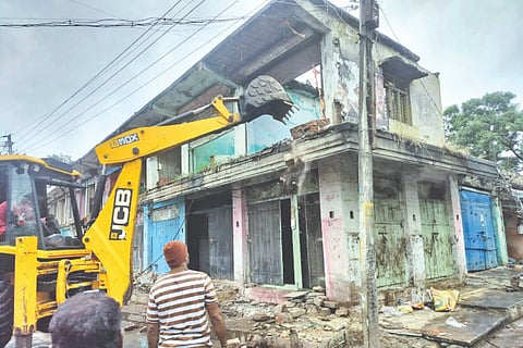 Finally drive to clear the dilapidated market