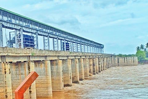 ರಬಕವಿ ಬನಹಟ್ಟಿ ತಾಲೂಕಿನ ಹಿಪ್ಪರಗಿ ಜಲಾಶಯದ ಎಲ್ಲ ಗೇಟ್‌ಗಳ ಮೂಲಕ ನೀರನ್ನು ನದಿಗೆ ಹರಿಬಿಡಲಾಗಿದೆ.