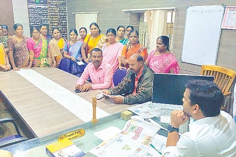 Honnali, Anganwadi, Asha workers, petition,
