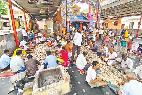 Hundi money counting in Yalagura
