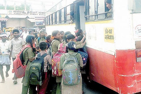 Kampli Sanapura Bus