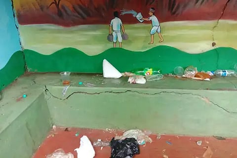 At the bus stand near Magoda in Yallapur taluk, tourists have drunk, eaten and dumped waste there.