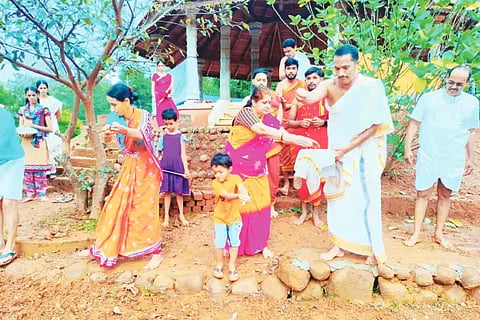 Navadhanya Havana Performed in ummachagi Jyotirvana.