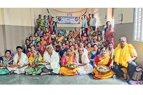 Offering lakhs of tulsi petals to Purushottami