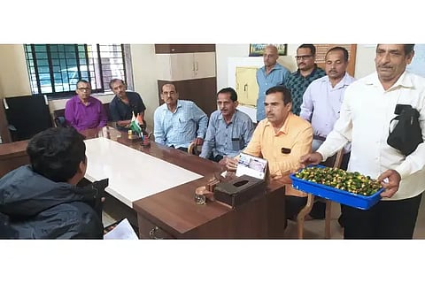 Farmers requesting forest officer.
