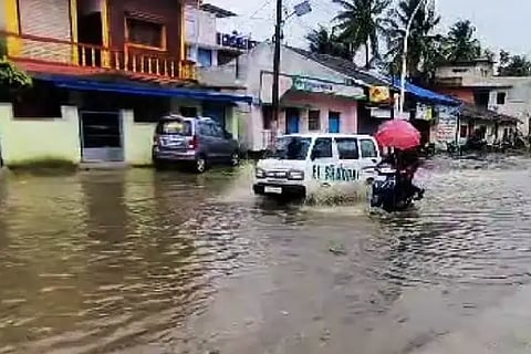 Bankapur Road Filled with water due to heavy rain