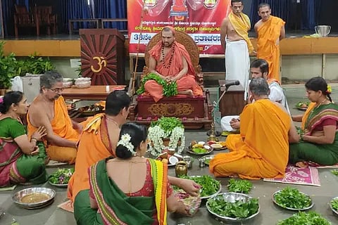 Sri Gangadharendra Saraswati Swamiji gave blessings.