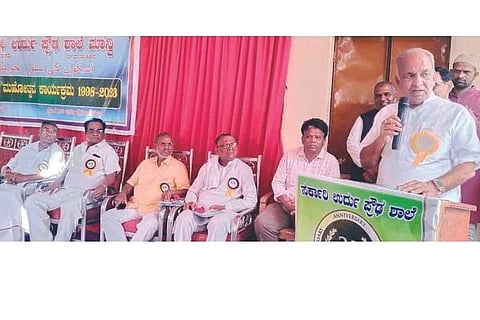 ಮಾನ್ವಿ ಸರ್ಕಾರಿ ಉರ್ದು ಪ್ರೌಢಶಾಲೆ ಬೆಳ್ಳಿ ಮಹೋತ್ಸವ ಕಾರ್ಯಕ್ರಮದಲ್ಲಿ ಸಚಿವ ಎನ್.ಎಸ್.ಬೋಸರಾಜು ಮಾತನಾಡಿದರು. ಶಾಸಕ ಹಂಪಯ್ಯನಾಯಕ, ಬಿಇಒ ಚಂದ್ರಶೇಖರ ದೊಡ್ಡಮನಿ, ಪುರಸಭೆ ಮುಖ್ಯಾಧಿಕಾರಿ ಗಂಗಾಧರ, ಬ್ಲಾಕ್ ಕಾಂಗ್ರೆಸ್ ಅಧ್ಯಕ್ಷ ಗಫೂರ್ ಸಾಬ್, ಪಿಕಾರ್ಡ್ ಬ್ಯಾಂಕ್ ಅಧ್ಯಕ್ಷ ಹುಸೇನ್ ಬಾಷಾ ಇದ್ದರು. 