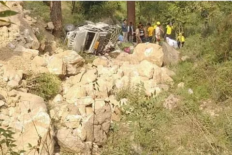 Vehicle fell into the valley six people including the driver were killed