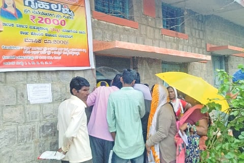 Women are waiting for Grilahakshmi application even in the rain