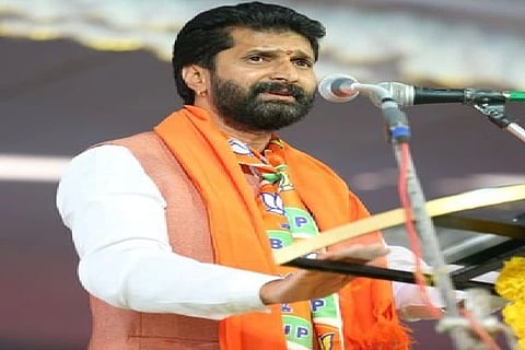 c T ravi