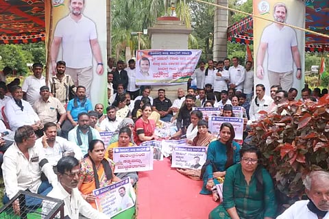 dist congress mouna satyagraha