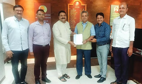 h4-mahendra singhi manavi