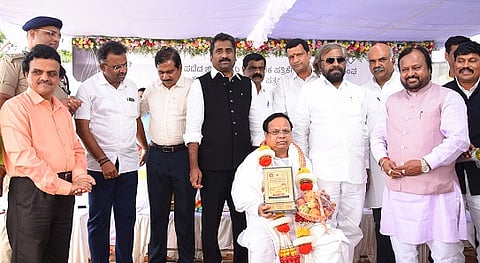 patrika dinadcharane